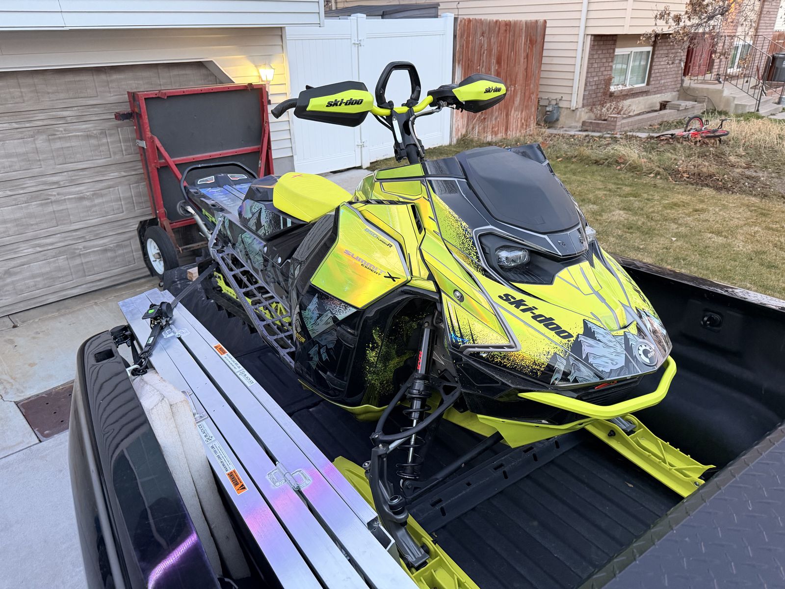 2023 Skidoo Expert Turbo 154x3 w/BIG SCREEN!