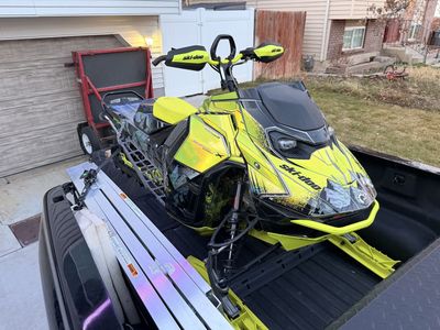 2023 Skidoo Expert Turbo 154x3 w/BIG SCREEN!