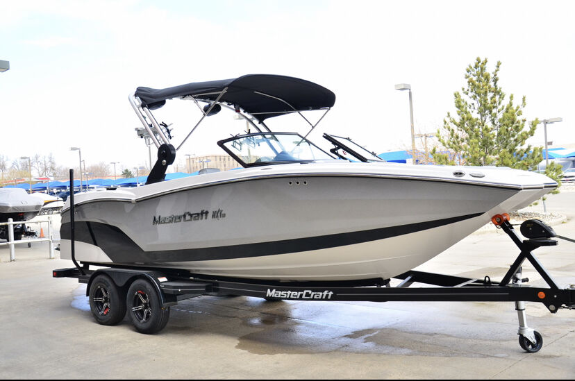 2020 MasterCraft NXT22 – Loaded, Immaculate, Turn-Key Surf Boat, Low Hours