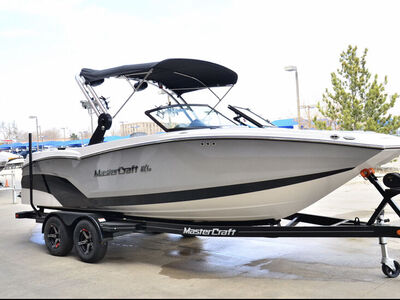 2020 MasterCraft NXT22 – Loaded, Immaculate, Turn-Key Surf Boat, Low Hours