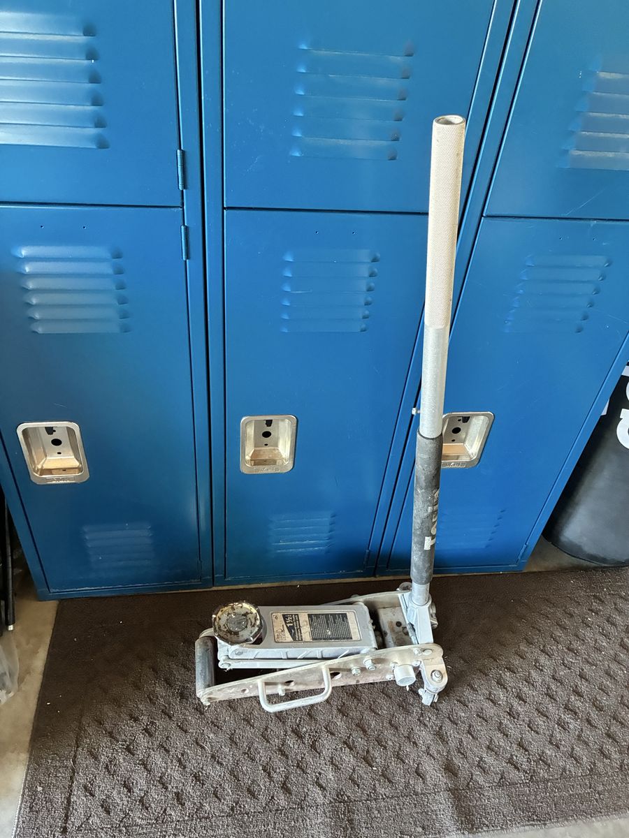 Torin Floor Jack 1 1/2 Ton