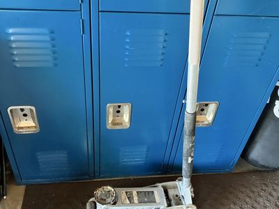 Torin Floor Jack 1 1/2 Ton