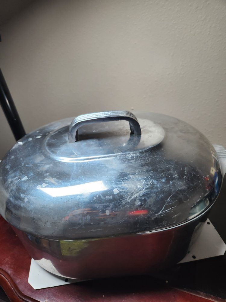 Vintage Magnalite Cast Aluminum Roaster with Lid & Trivet 8 Quart