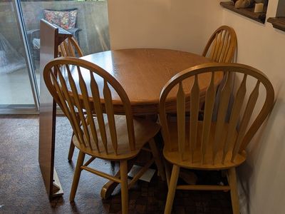 Dining room table with leaf and 4 chairs