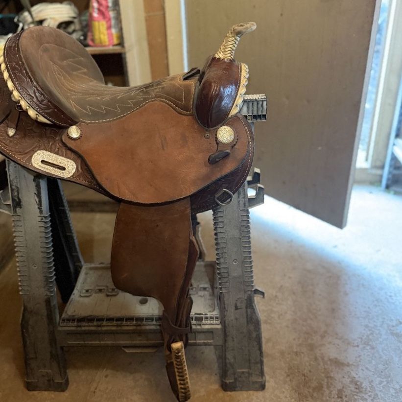 Western Saddle - Barrel racing