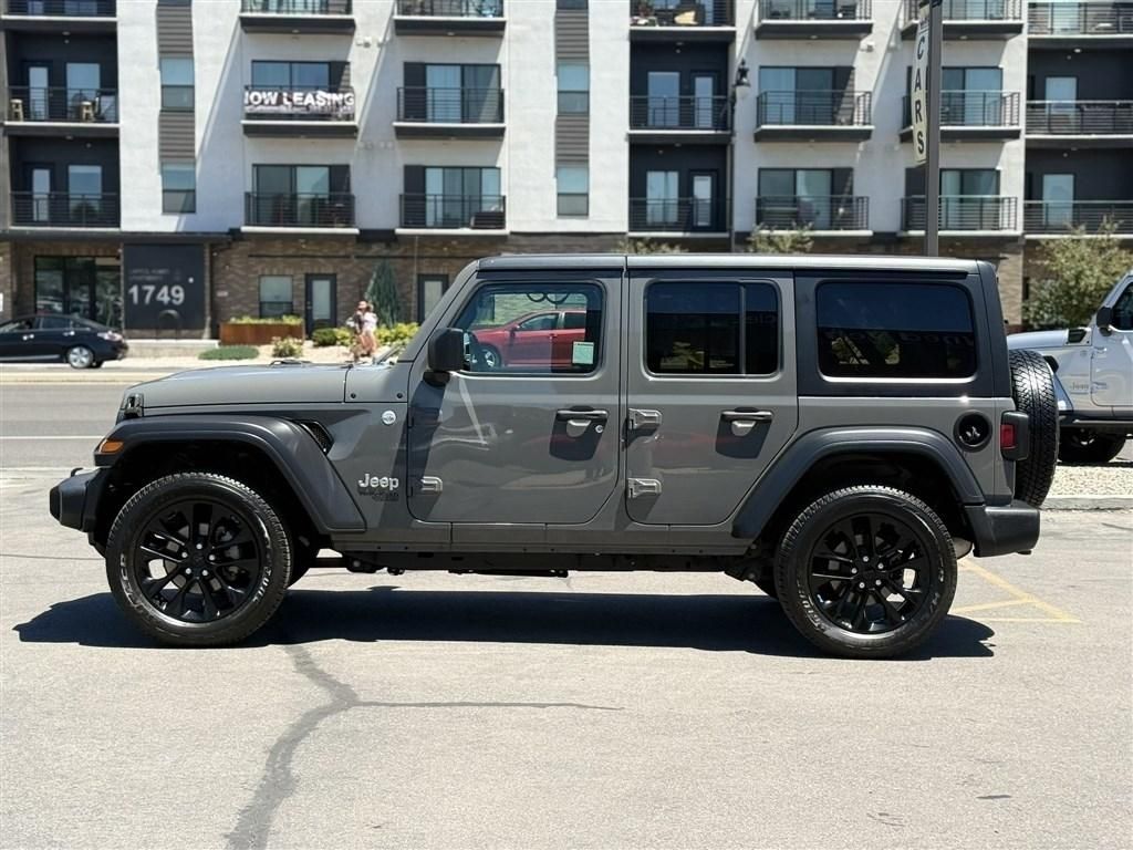 Main image 4