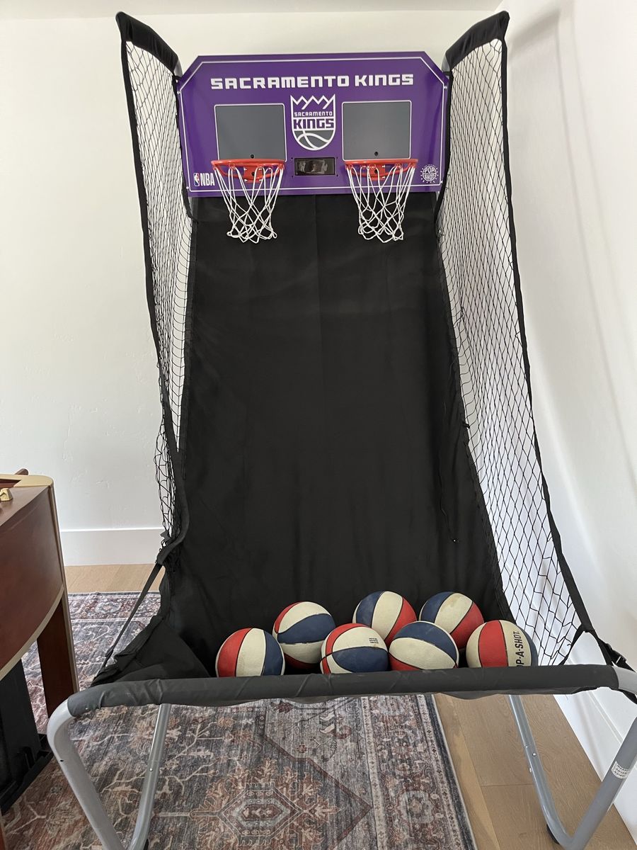 NBA Sacramento Kings Dual Shot Arcade Basketball Game with 6 Mini Basketballs
