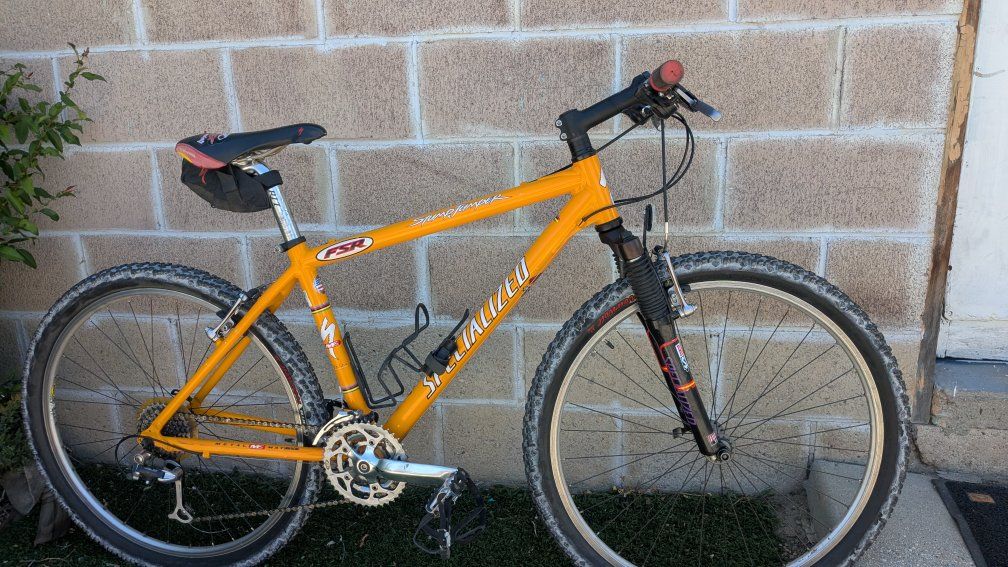 98' Specialized 17" Hardtail Stumpjumper w/26" wheels, needs fork rebuild!