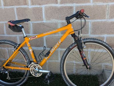 98' Specialized 17" Hardtail Stumpjumper w/26" wheels, needs fork rebuild!