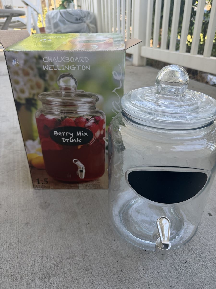 Wellington Chalkboard Drink Dispenser 1.5 Gallon Glass Beverage Jar with Spigot