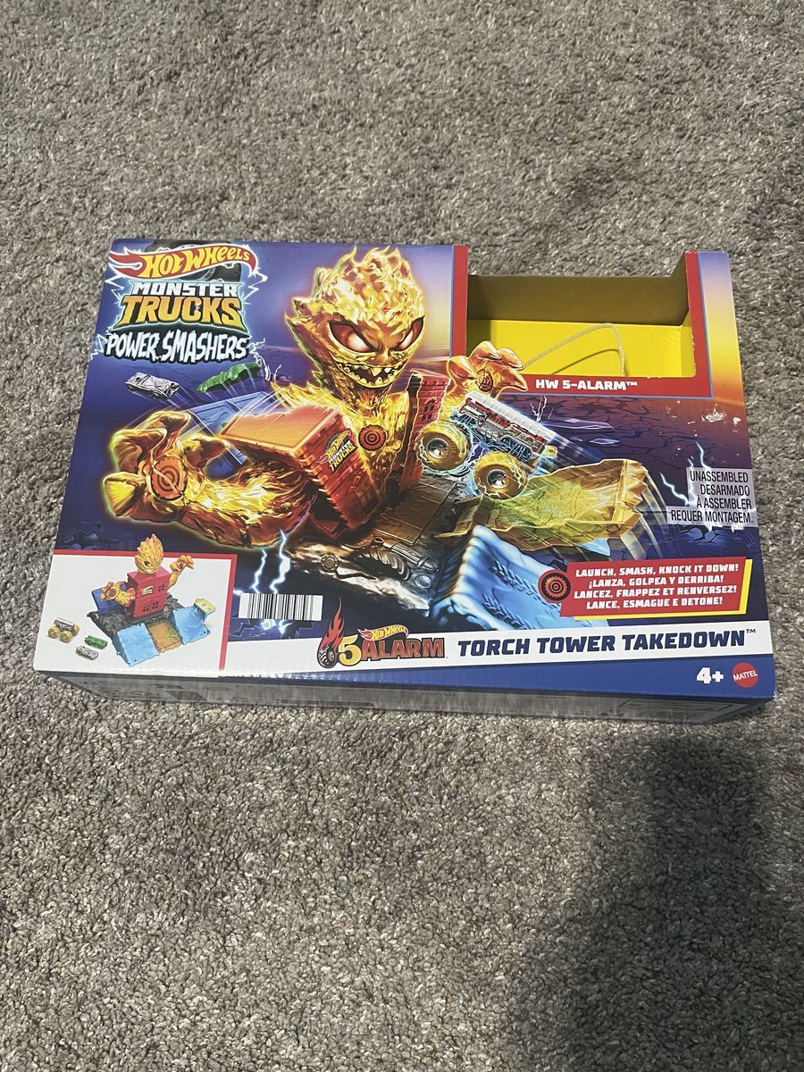 Hot Wheels Monster Trucks Power Smashers 5-Alarm Torch Tower Takedown Playset with 1:64 Scale Toy Truck & 2 Crushed Cars