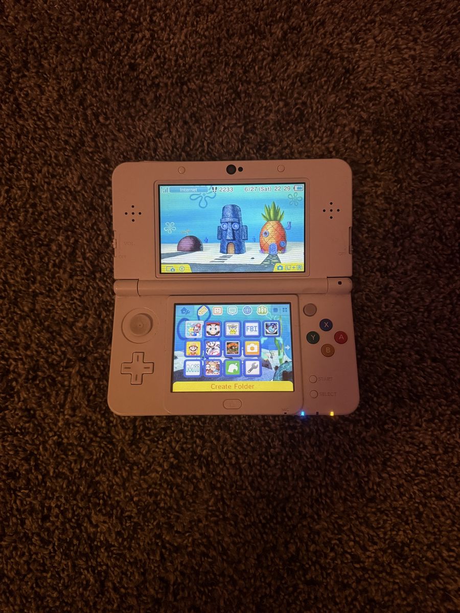 “New” 3DS (fully modded w/ games)