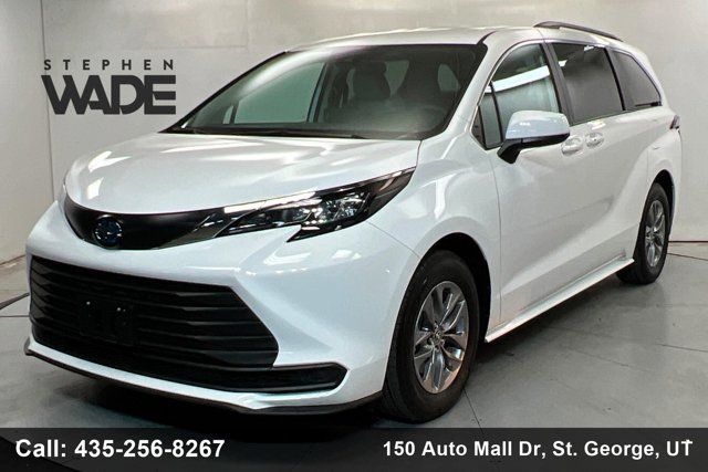 2024 Toyota Sienna LE 8-Passenger