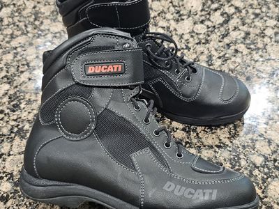 Ducati riding boots size 43eur/9.5us