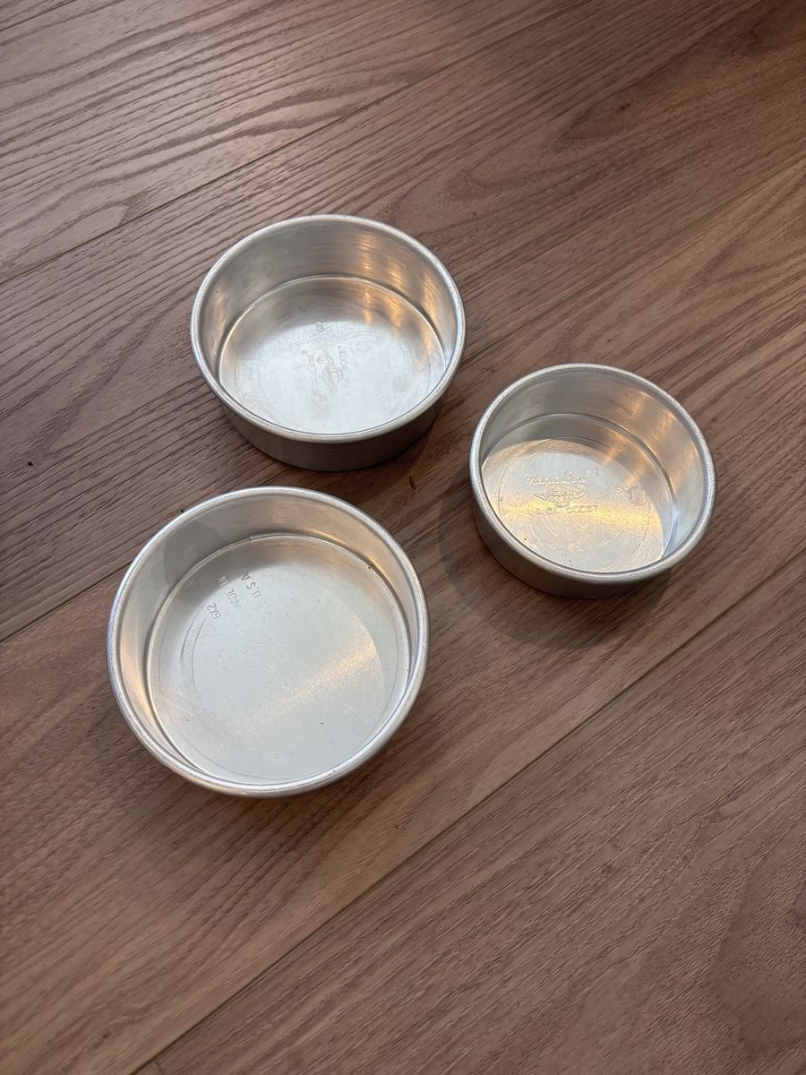 Round 2” cake pans $5 each