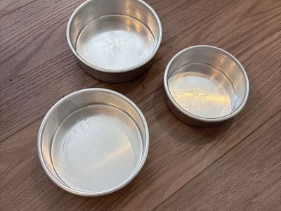 Round 2” cake pans $5 each