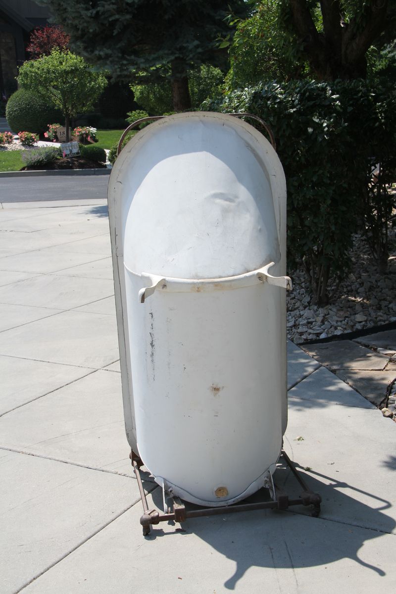 Rare vintage folding clawfoot tub.
