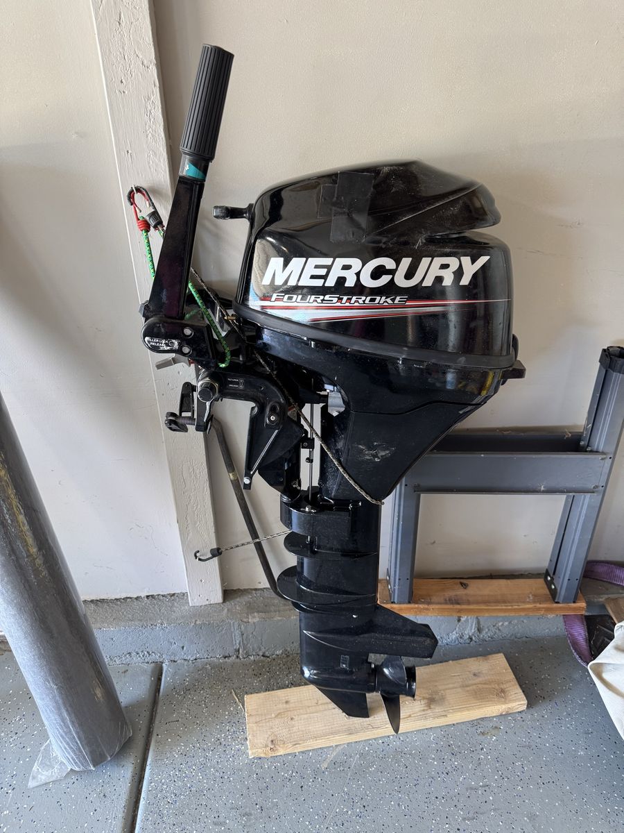 Mercury 9.9 horse 4-stroke motor (2015)