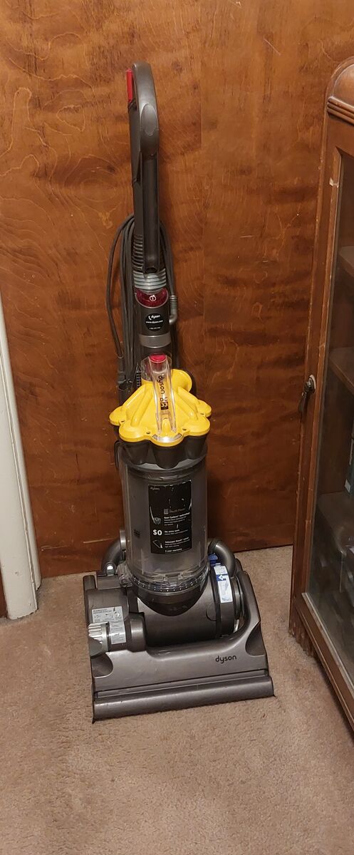 Dyson DC33 Vacuum Cleaner