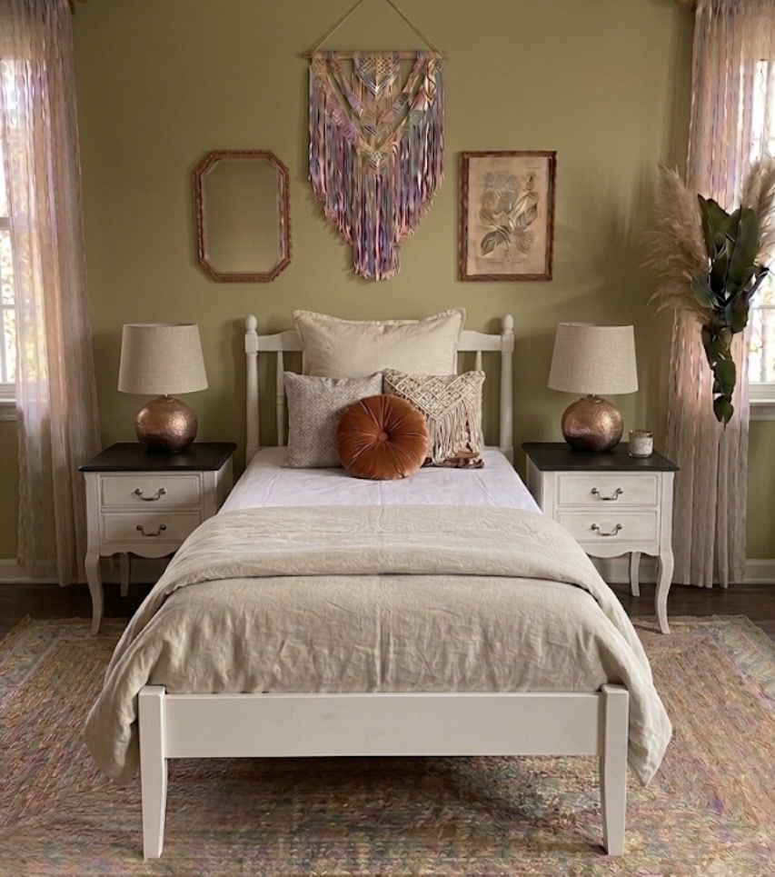 Set of cream and black nightstands