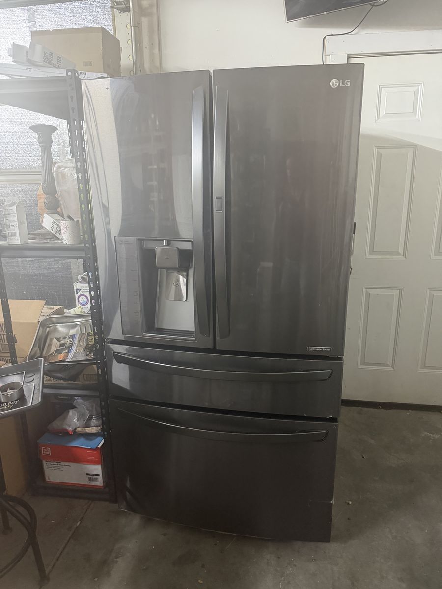Oh side by side refrigerator (needs repair or just selling for parts)