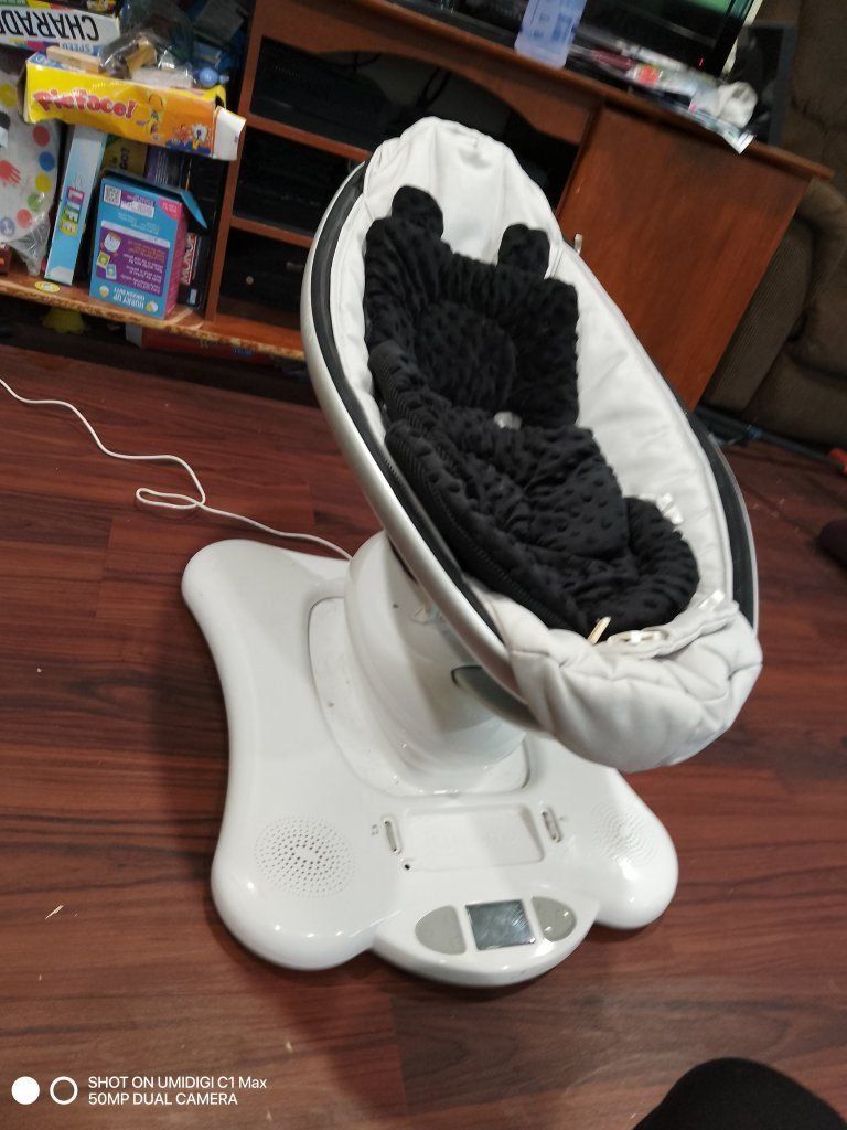 4moms mamaRoo 4 Baby Bouncer & Swing Multi-Motion Soother with Plush Insert