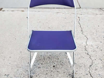 Folding chairs for sale. Clean and comfy!