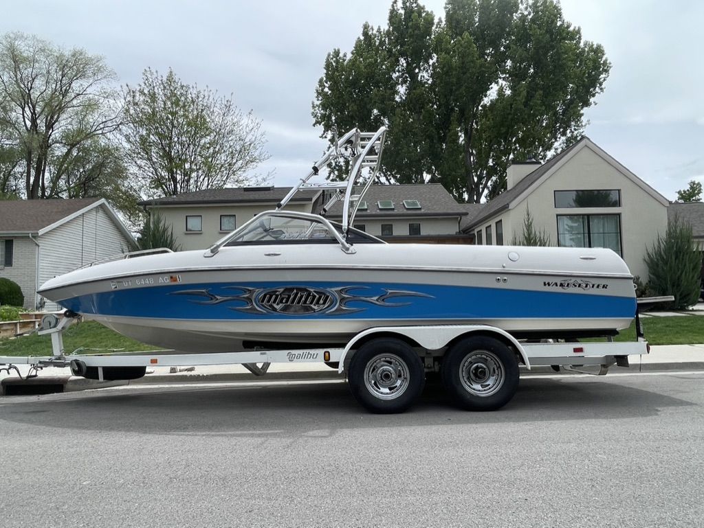 2004 Malibu Wakesetter VLX 21’ – Very Clean, Low Hours, Lake Ready!
