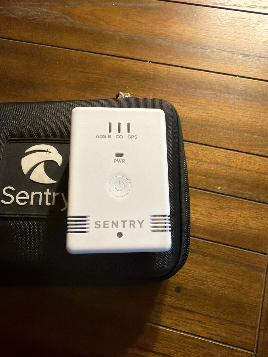 Sentry ADS-B receiver with CO monitor
