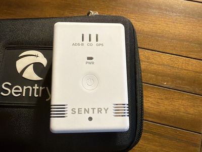 Sentry ADS-B receiver with CO monitor
