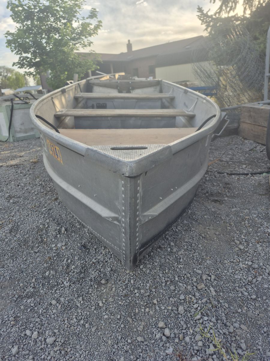 Jon Boat 11' with removable light's