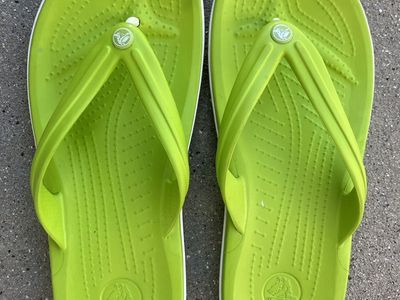 Crocs Flip Flops Lime Green Womens Size 8