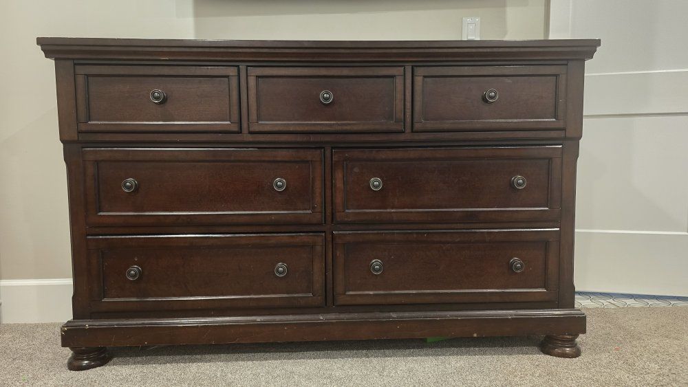 7-Drawer Dresser