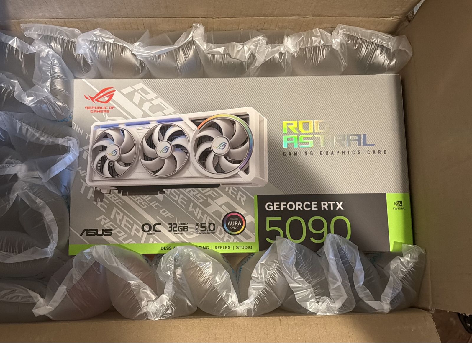 White Asus Astral 5090 OC