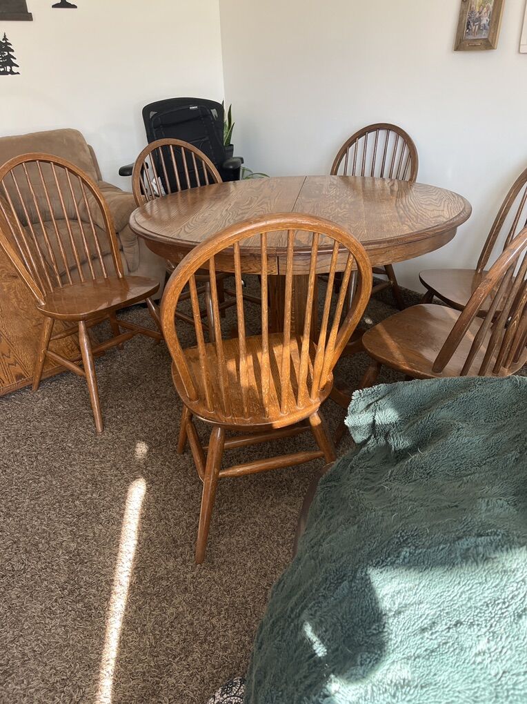 Solid Oak table With 6 Chairs