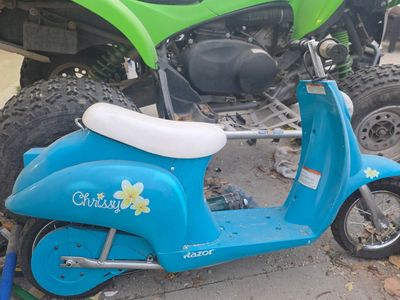 Razor Vespa Turquoise Vintage-inspired Electric