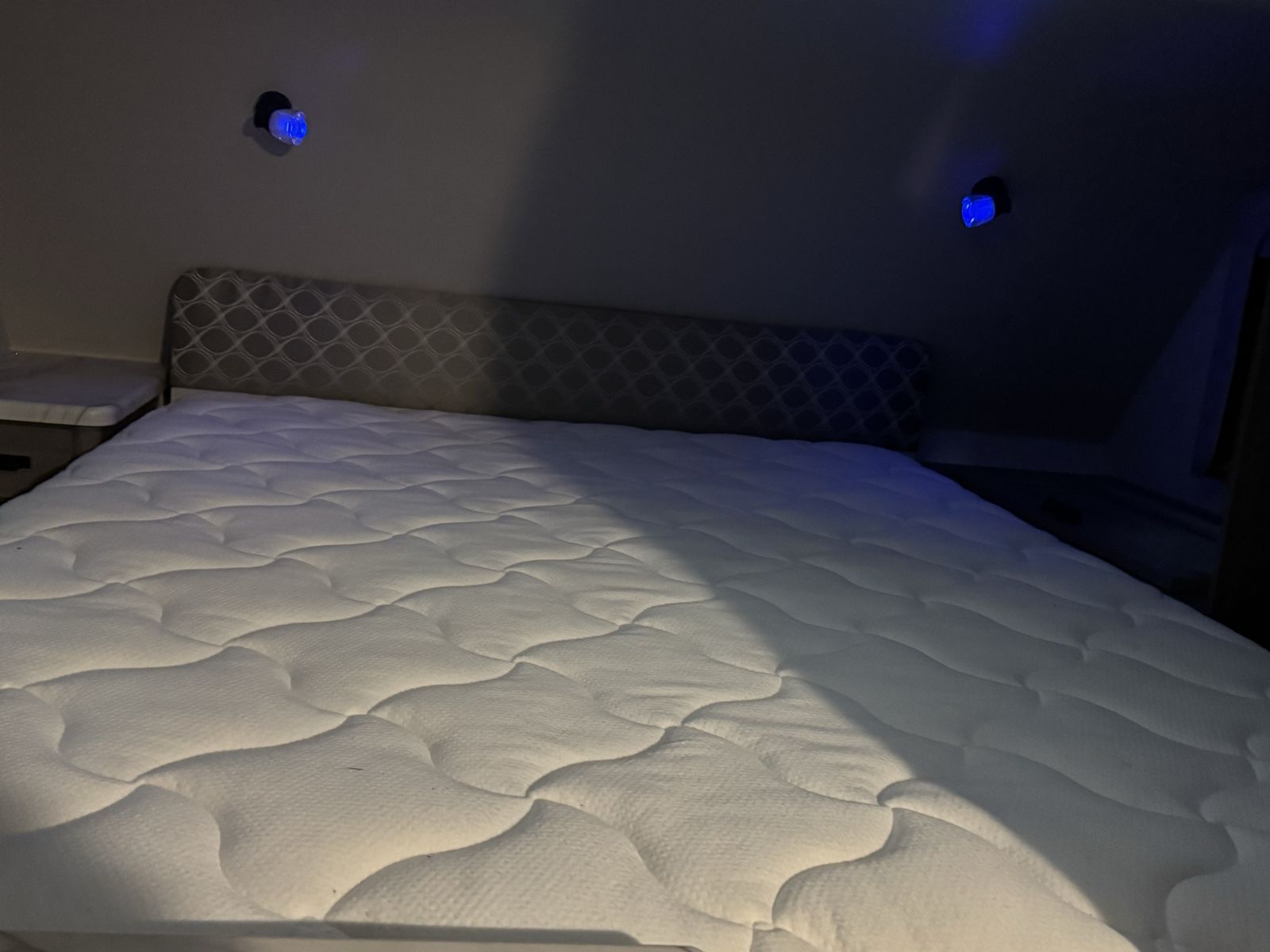 Main image 6