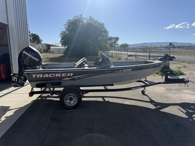 2010 16 Foot Tracker Boat