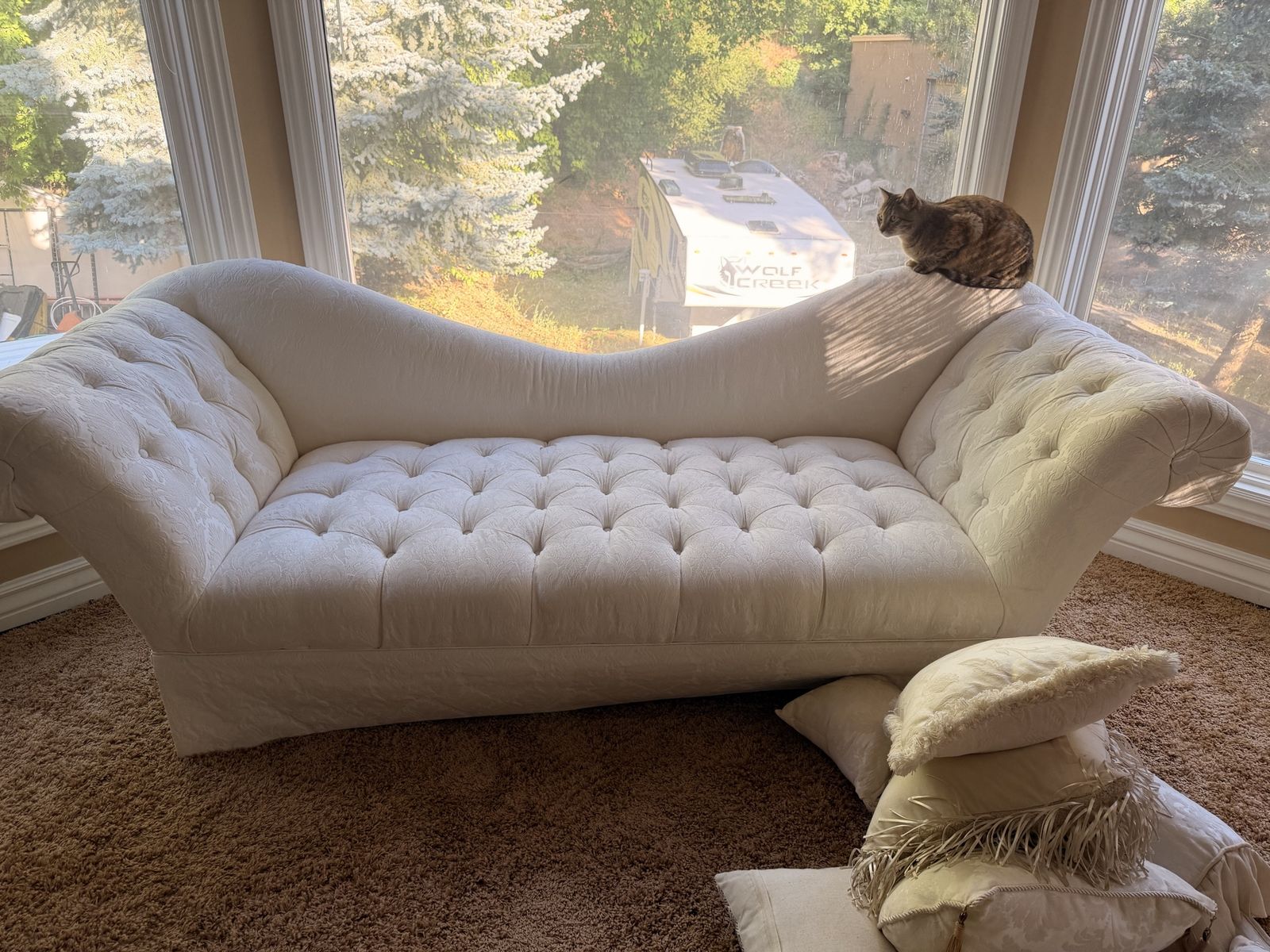Elegant White Tufted Chaise Lounge Sofa Couch Daybed