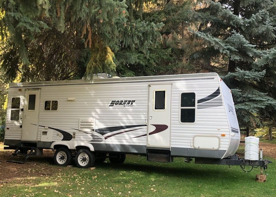 2006 Keystone Hornet Travel Trailer with loads of Amenities for Sale