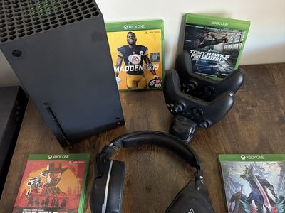 Xbox Series X Bundle – Controller, Headset, Charging Dock & Games