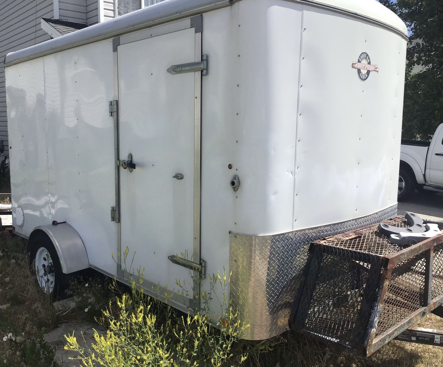 6x12 ENCLOSED CARGO TRAILER- SINGLE AXLE WHITE- READY TO WORK !!! ALL LIGHTS WORKING, ALMOST NEW TIRES. GREAT BUY!!!
