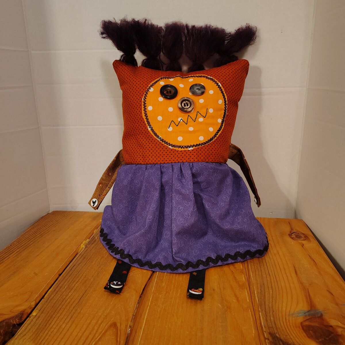 Halloween Snappy Doll Name "Mysterious"