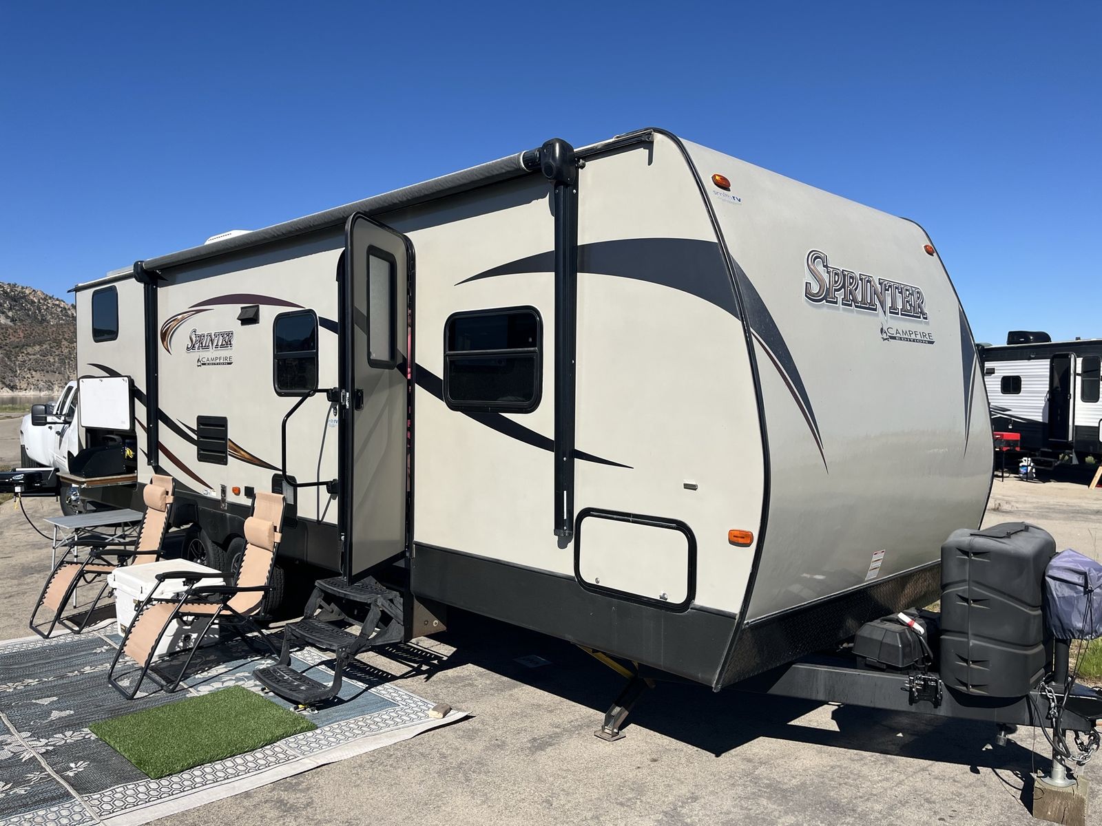 2015 Keystone Sprinter Campfire Edition 28 BH