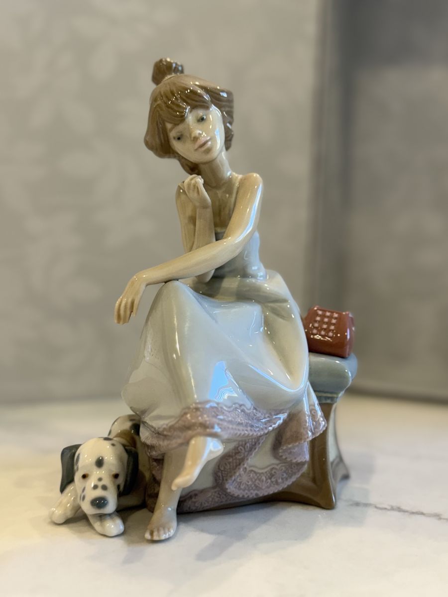 Collection of 9 Lladro/Nao collectible figurines