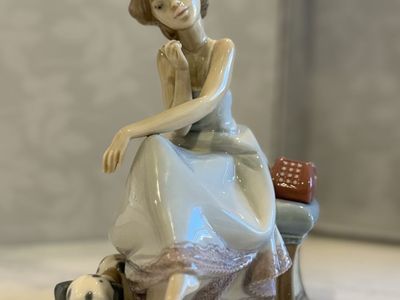 Collection of 9 Lladro/Nao collectible figurines