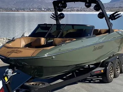 Premium MB B52 Surf Boat Rental | Lake Powell | Seats 16