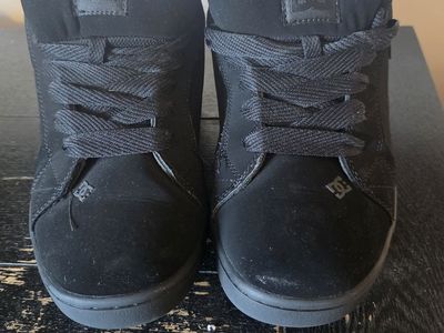 DC SKATE SHOES (MENS)