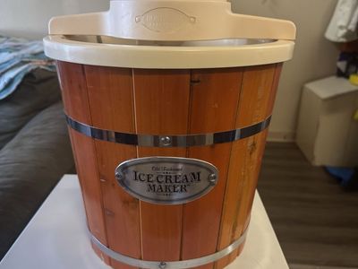 Ice cream maker