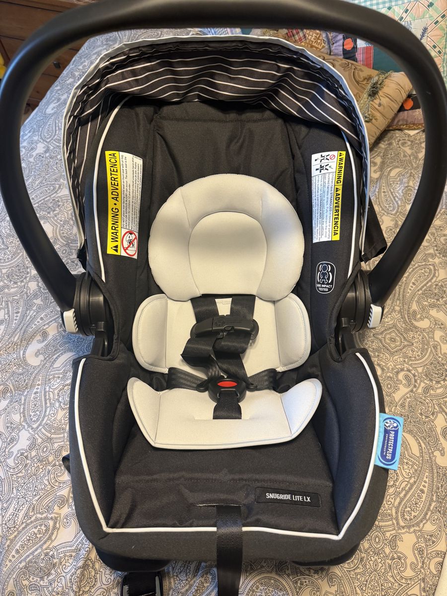Infant car seat - Graco SnugRide Lite XL